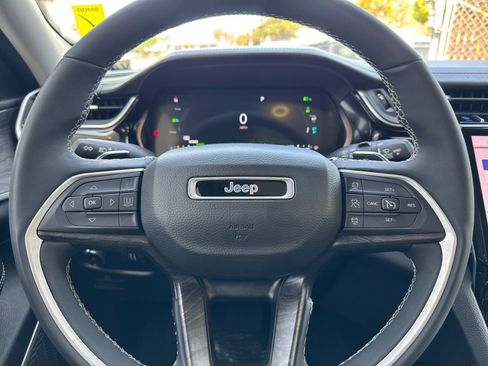 Used 2022 Jeep Grand Cherokee Limited 4xe w/ Luxury Tech Group II image 24