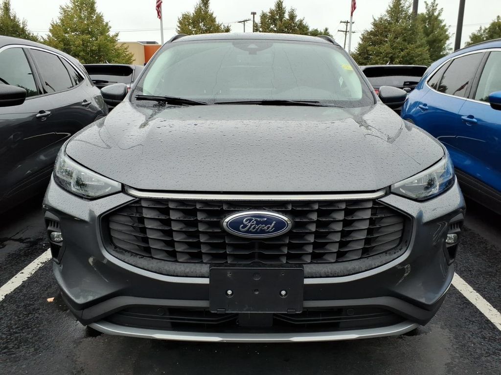 Used 2025 Ford Escape Platinum AWD/4WD image 2
