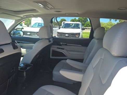Used 2025 Kia Telluride S FWD image 8