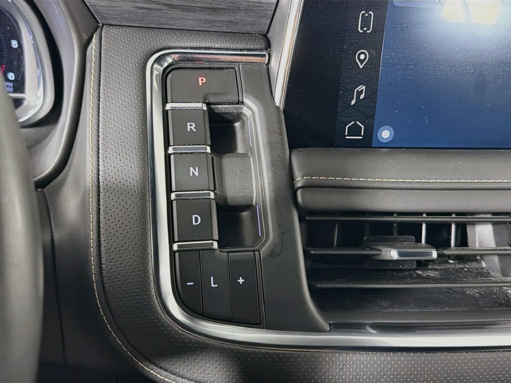 Used 2024 GMC Yukon SLT AWD/4WD image 16