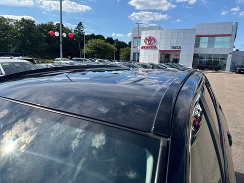Used 2024 Toyota RAV4 XLE FWD image 44