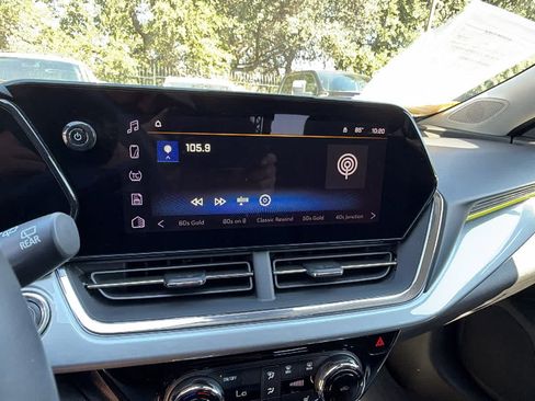 Used 2025 Chevrolet Trax LT w/ Driver Confidence Package FWD image 14