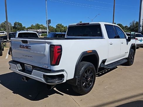 Used 2024 GMC Sierra 2500 AT4 image 5
