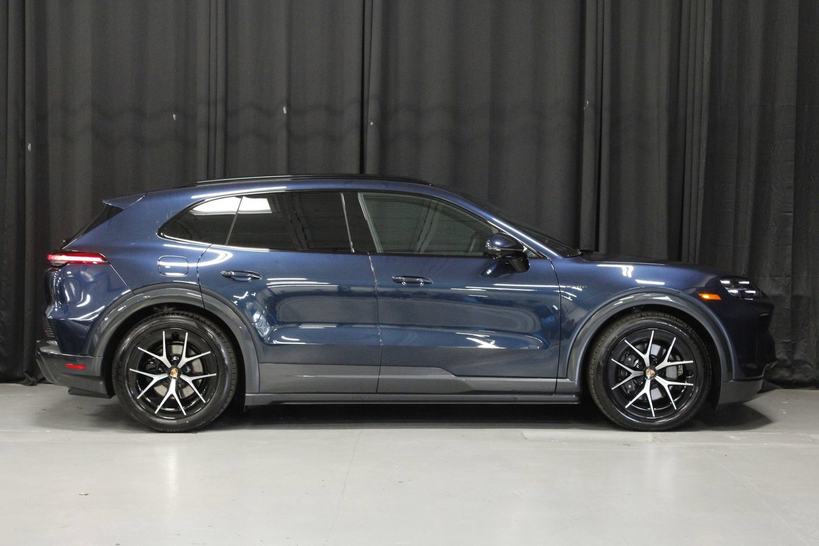 Used 2026 Porsche Cayenne Electric AWD/4WD image 8