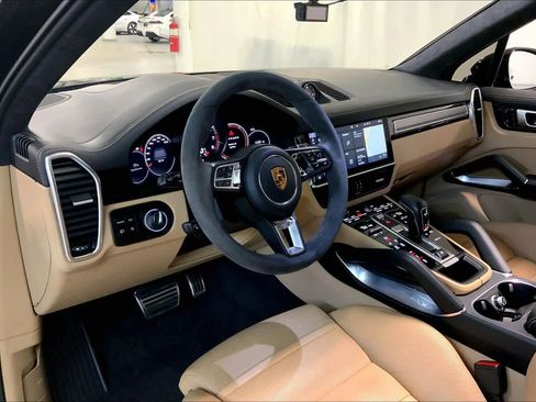 Used 2020 Porsche Cayenne Turbo image 17
