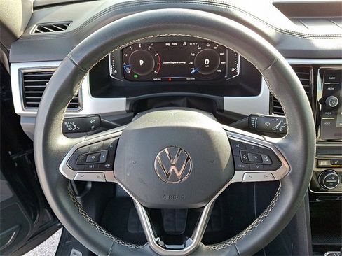 Used 2022 Volkswagen Atlas Cross Sport SE image 19