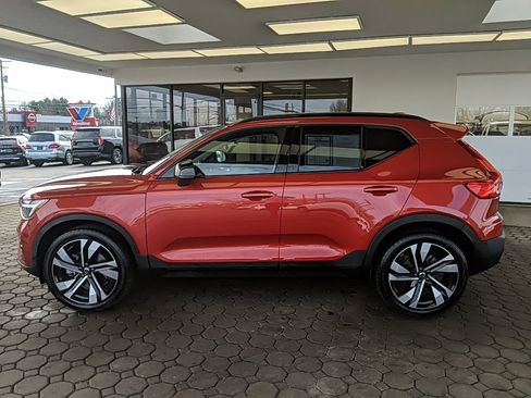 Used 2023 Volvo XC40 B5 Plus w/ Driver Assist Package AWD/4WD image 11