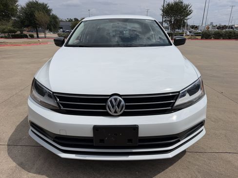 Used 2016 Volkswagen Jetta S FWD image 2