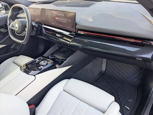 Used 2025 BMW 530i w/ Premium Package image 22