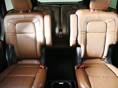 Used 2022 Lincoln Aviator Reserve w/ Equipment Group 201A AWD/4WD image 13