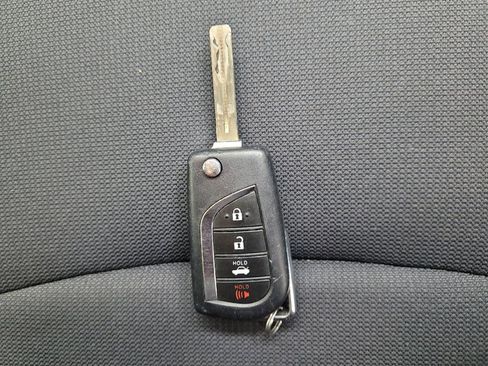 Used 2020 Toyota Corolla LE FWD image 32