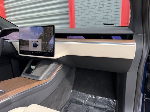 Used 2023 Tesla Model X image 15