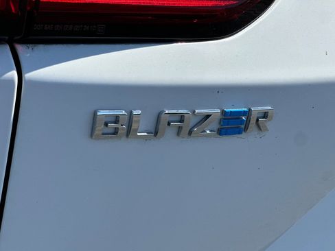 Used 2024 Chevrolet Blazer EV LT AWD/4WD image 49