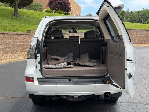 Used 2015 Lexus GX 460 w/ Premium Package AWD/4WD image 4