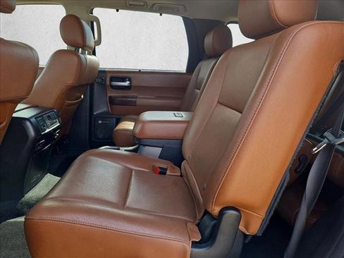 Used 2017 Toyota Sequoia Platinum RWD image 10