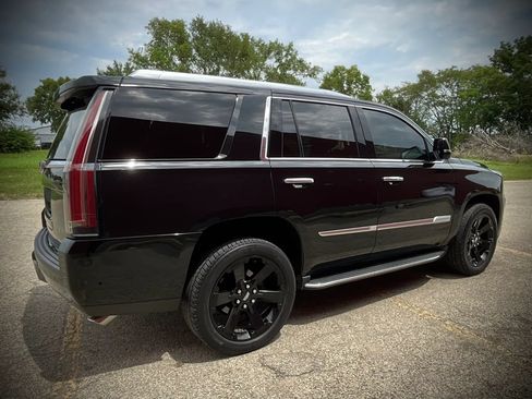 Used 2017 Cadillac Escalade Luxury AWD/4WD image 5