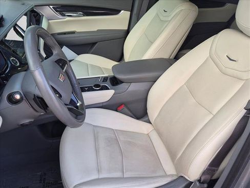Used 2023 Cadillac XT6 Premium Luxury FWD image 14