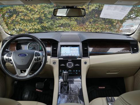 Used 2017 Ford Taurus Limited image 11