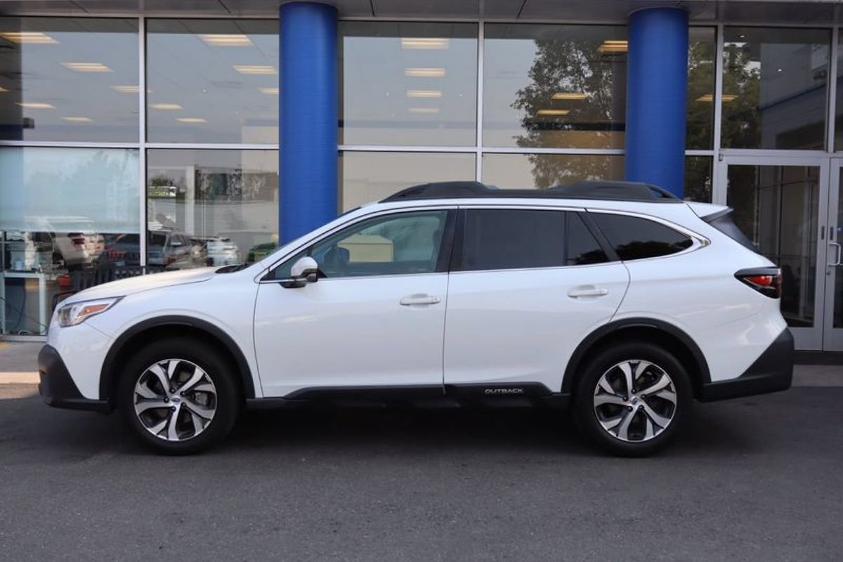Used 2022 Subaru Outback Limited AWD/4WD image 2