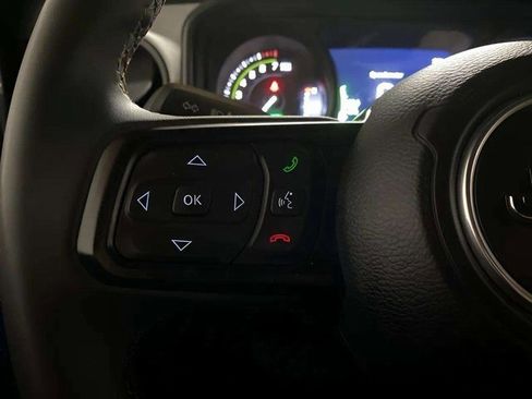 Used 2024 Jeep Wrangler Unlimited image 23