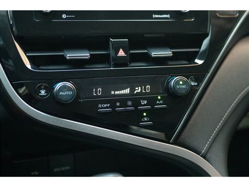 Used 2022 Toyota Camry SE FWD image 14