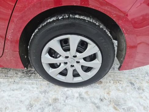 Used 2021 Toyota Corolla LE image 9