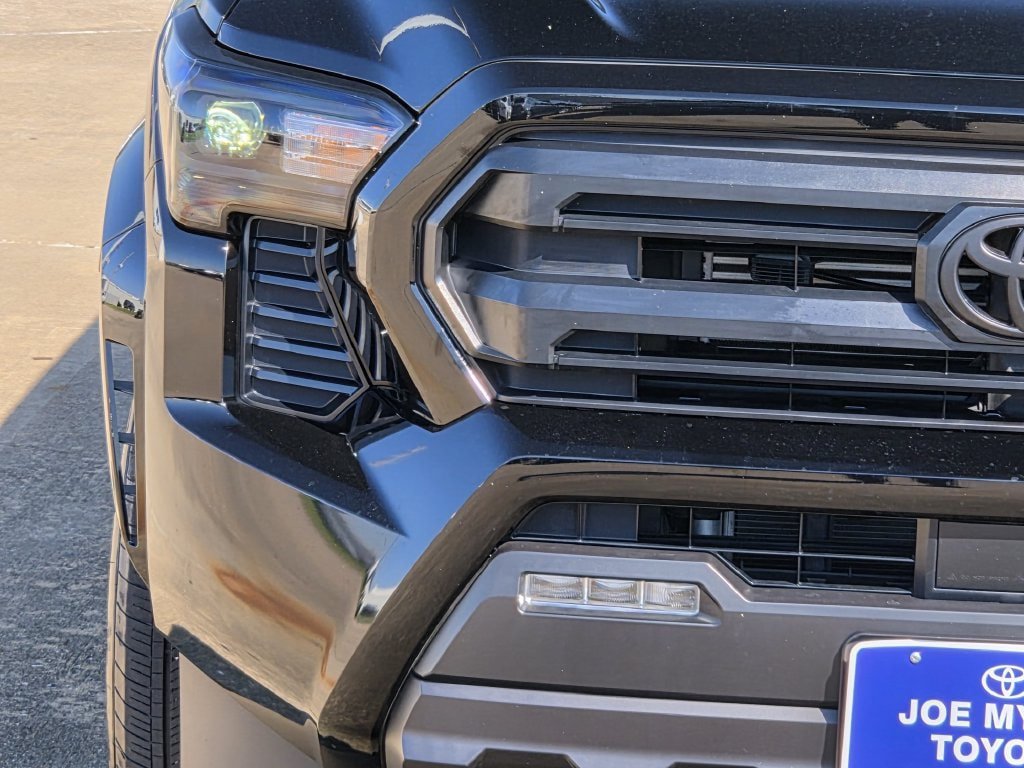Used 2025 Toyota Tacoma SR5 RWD image 5