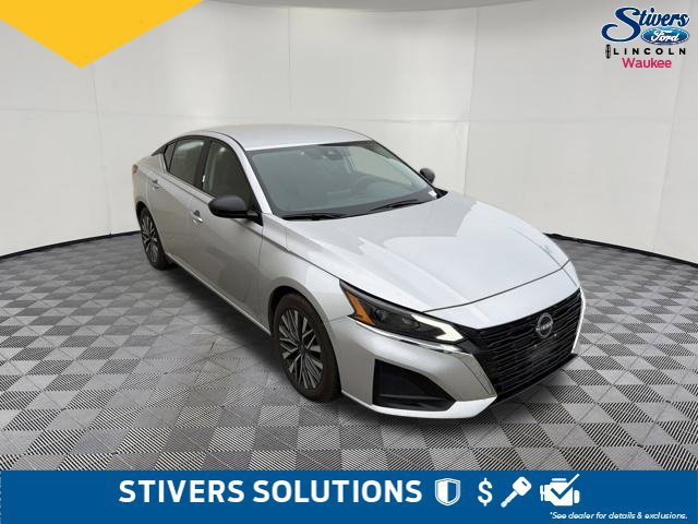 Used 2025 Nissan Altima 2.5 SV FWD image 3