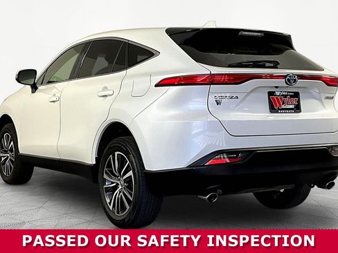 Used 2022 Toyota Venza LE AWD/4WD image 4