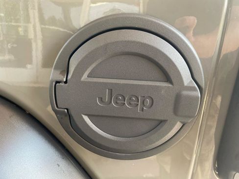 Used 2021 Jeep Wrangler Sport AWD/4WD image 27