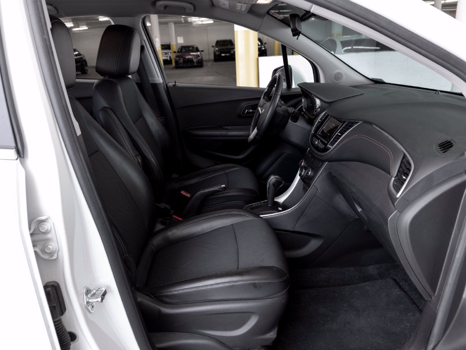 Used 2019 Chevrolet Trax LT w/ LT Convenience Package AWD/4WD image 28
