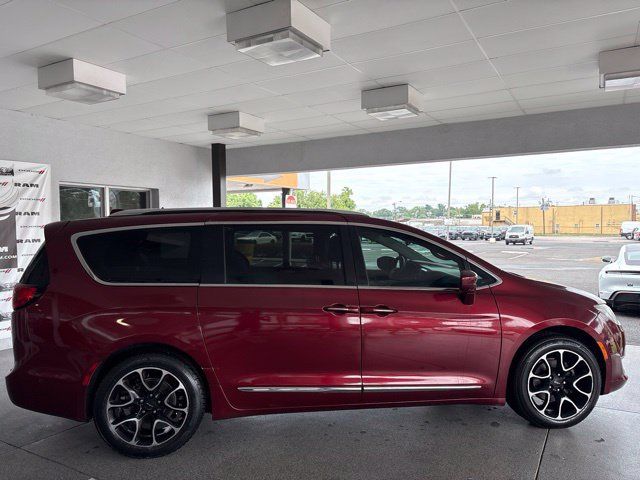 Used 2019 Chrysler Pacifica Touring-L Plus w/ Advanced Safetytec Group FWD image 7