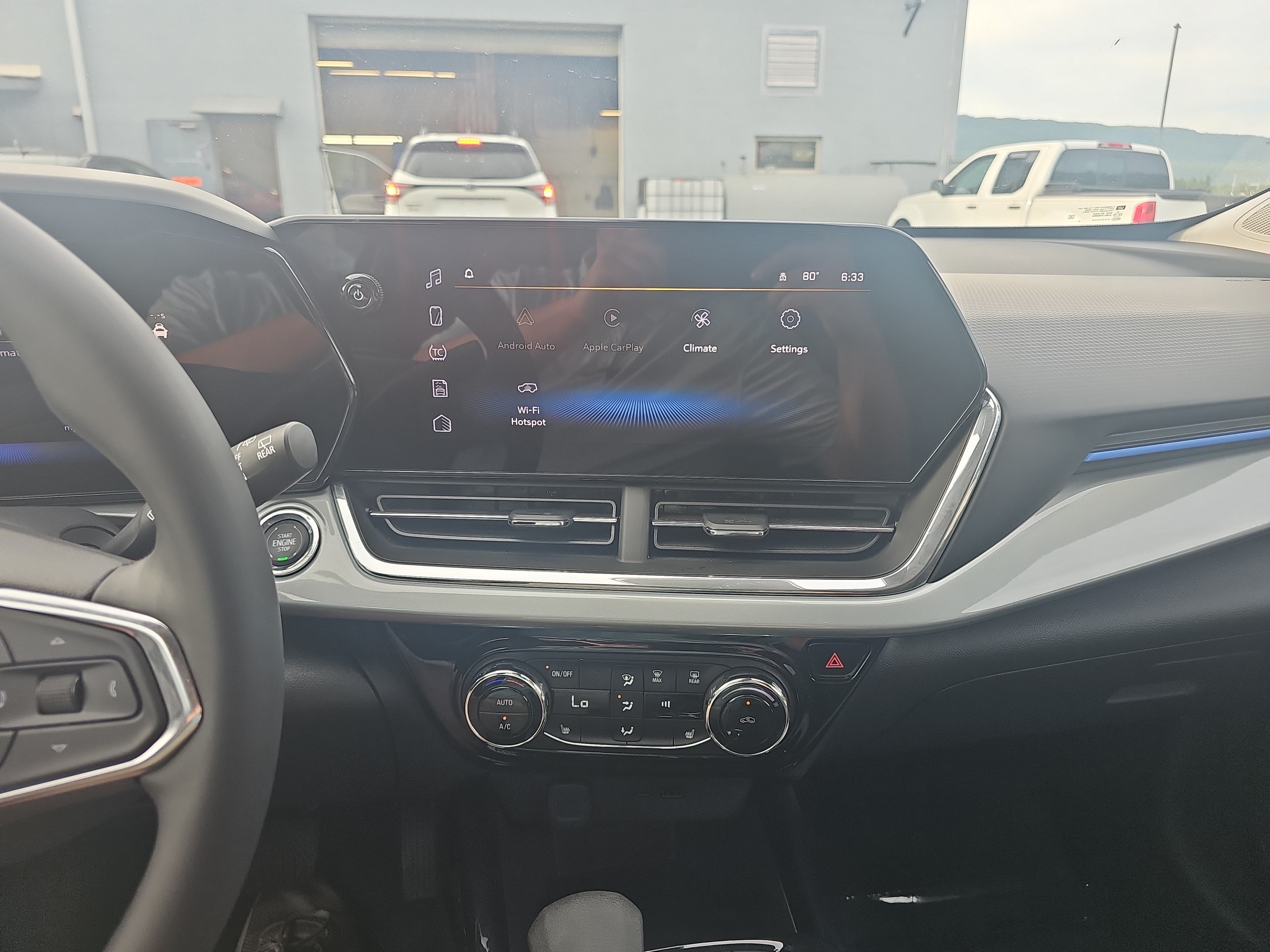 Used 2024 Chevrolet Trax LT w/ LT Convenience Package FWD image 24