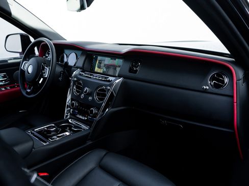 Used 2023 Rolls-Royce Cullinan image 18