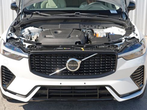 Used 2023 Volvo XC60 T8 Plus w/ Climate Package image 8