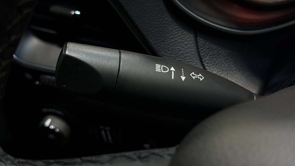Used 2023 Jeep Cherokee Altitude Lux AWD/4WD image 38