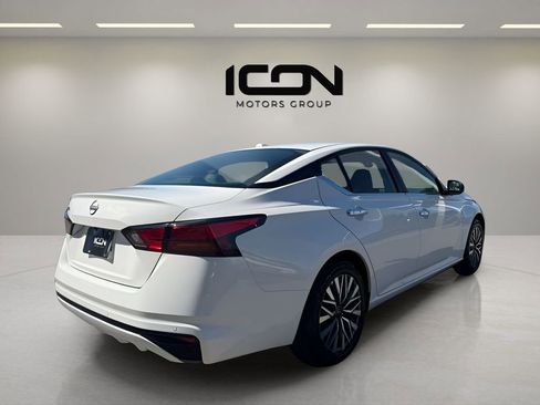 Used 2025 Nissan Altima 2.5 SV FWD image 5