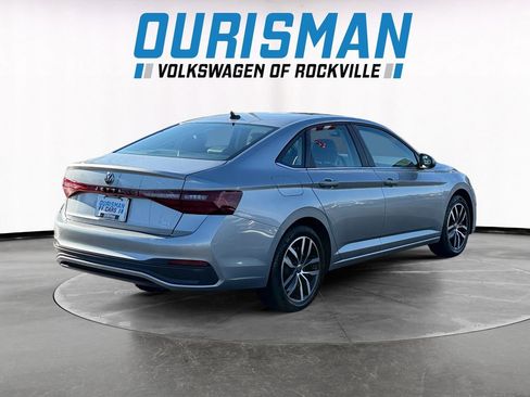 Used 2025 Volkswagen Jetta SE image 6