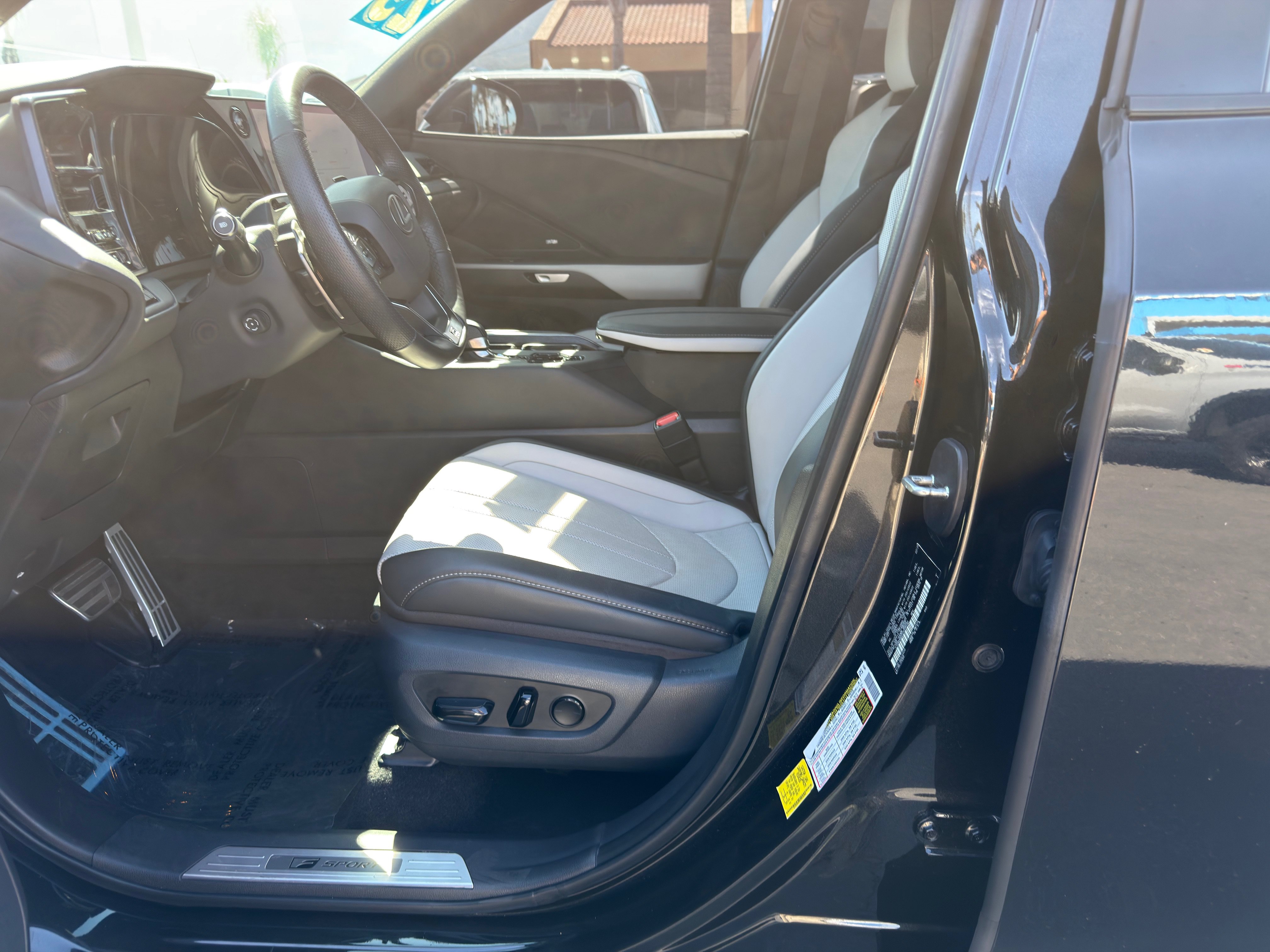 Used 2025 Lexus TX 500h AWD w/ Technology Package image 25