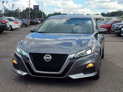 Used 2022 Nissan Altima 2.5 SV FWD image 5
