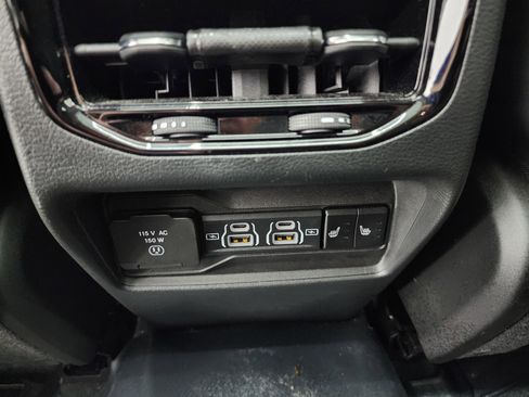 Used 2023 Jeep Grand Cherokee Limited w/ Black Appearance Package image 39