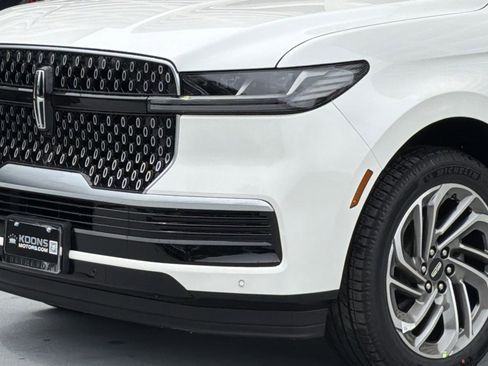 New 2026 Lincoln Navigator L Reserve AWD/4WD image 2