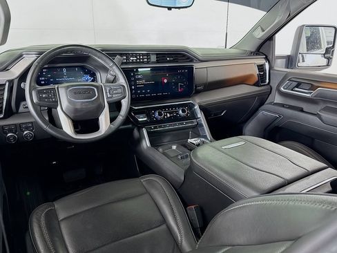 Used 2025 GMC Sierra 3500 Denali w/ Technology Package AWD/4WD image 33