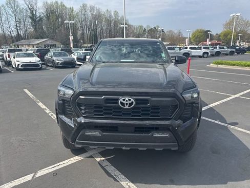 Used 2025 Toyota Tacoma TRD Off-Road image 9