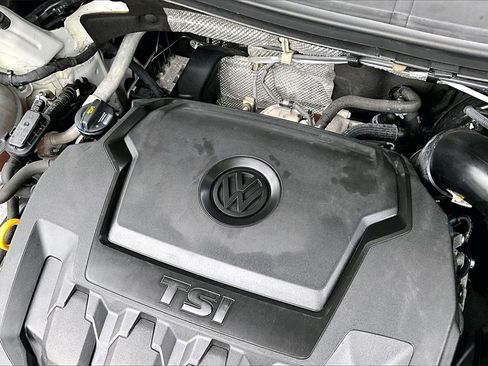 Used 2019 Volkswagen Tiguan SE image 28