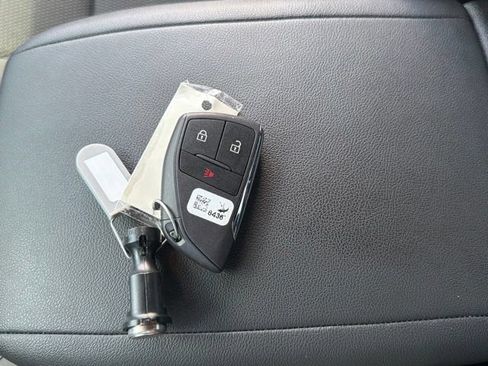 Used 2023 Chevrolet Colorado LT AWD/4WD image 41