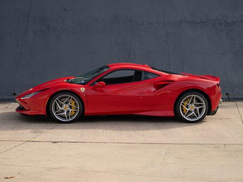 Used 2021 Ferrari F8 Tributo image 3