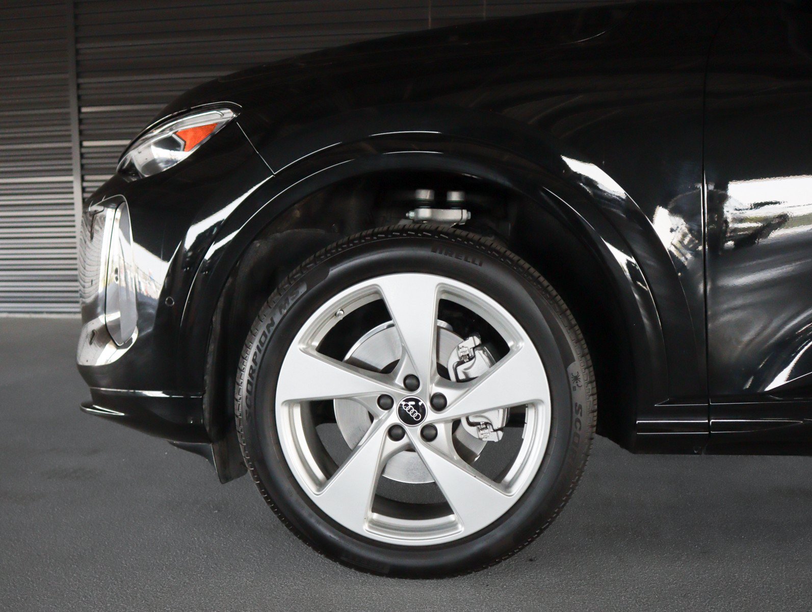 Used 2025 Audi Q5 Premium Plus w/ Premium Plus AWD/4WD image 5