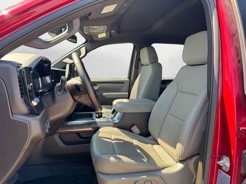 Used 2025 Chevrolet Silverado 3500 LTZ w/ LTZ Convenience Package AWD/4WD image 9