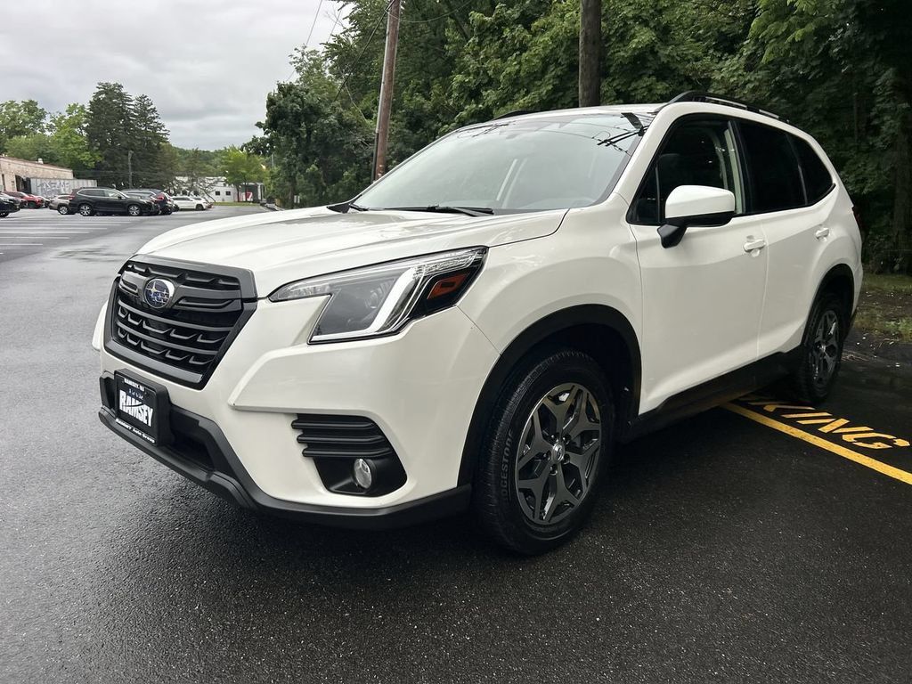 Certified 2023 Subaru Forester Premium AWD/4WD image 4